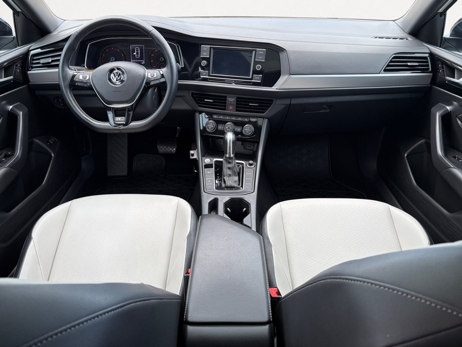 Used 2019 Pure White Volkswagen R-Line image 4