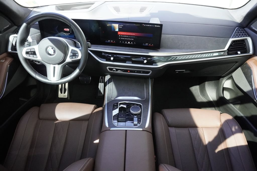 Used 2025 White BMW M60i image 9