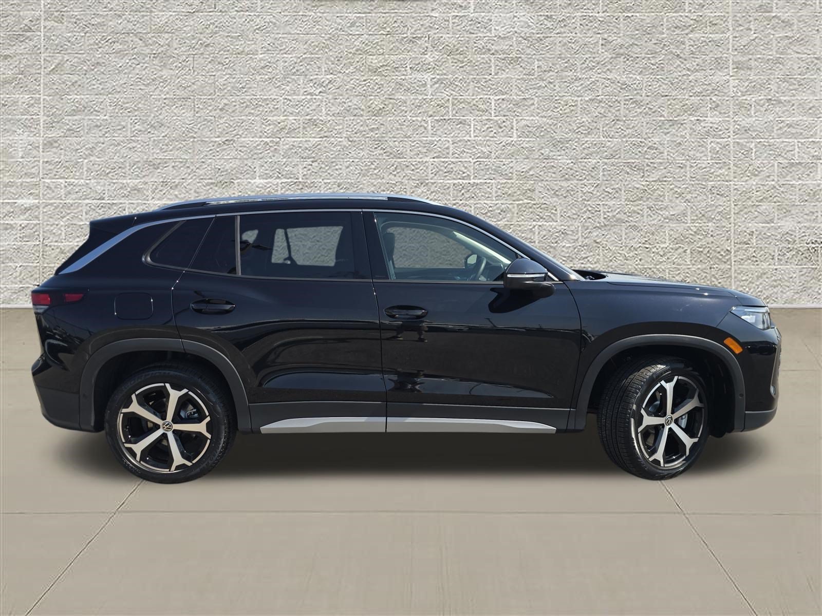 New 2026 Deep Black Pearl Volkswagen SE image 8