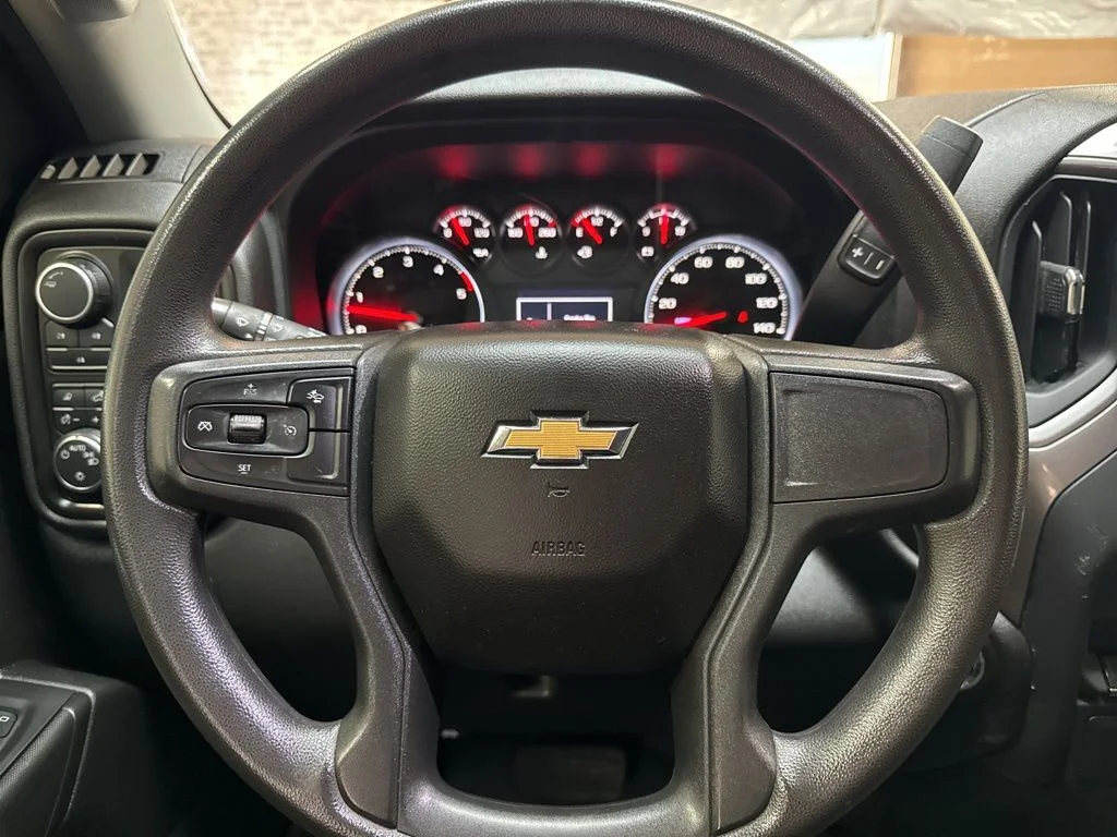 Used 2024 White Chevrolet Custom image 21