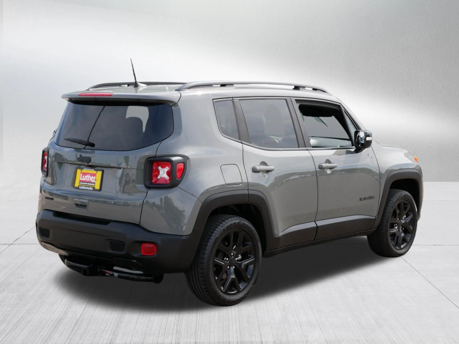 Used 2022 Sting-Gray Clearcoat Jeep Altitude image 7