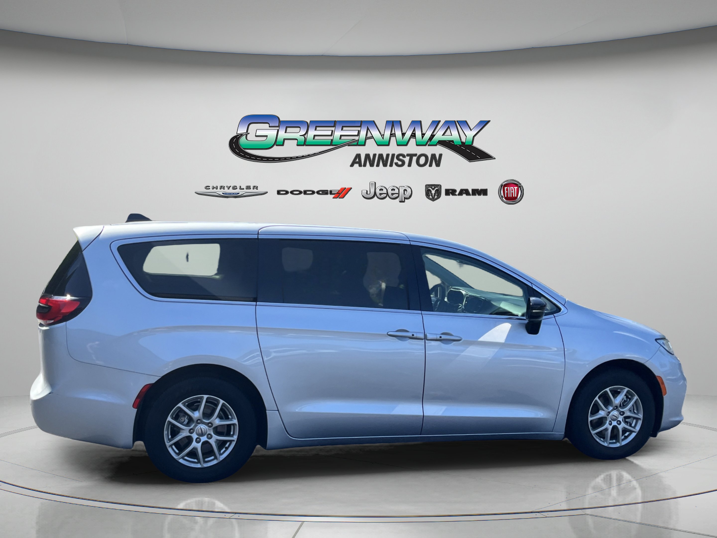 Used 2024 Silver Mist Clearcoat Chrysler Touring L image 9