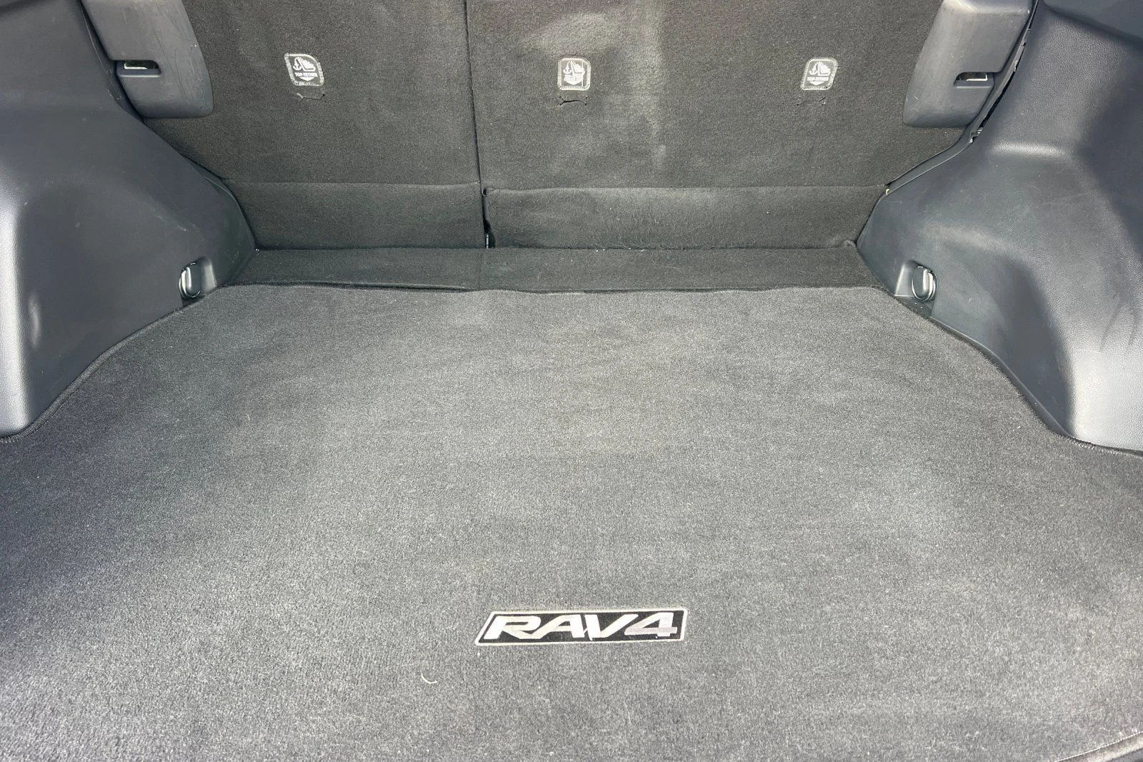 Used 2025 White Toyota XLE image 15