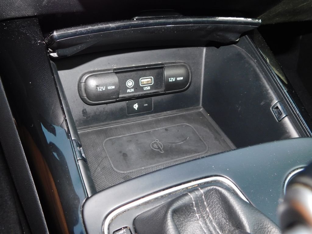 Used 2020 White Kia SX image 40