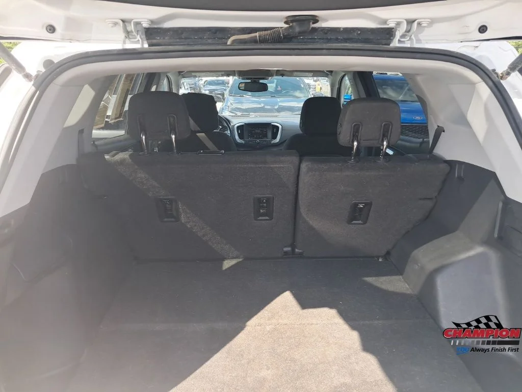 Used 2019 White GMC SLE image 13