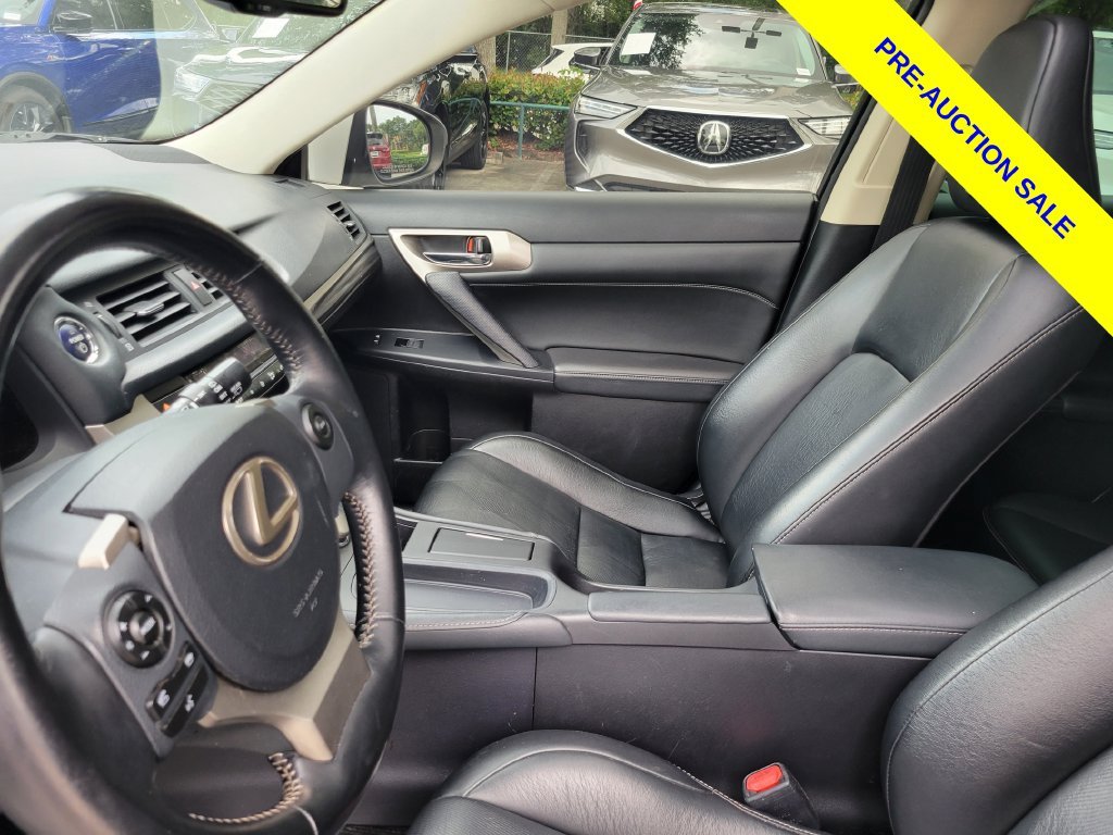 Used 2017 White Lexus 200h image 15