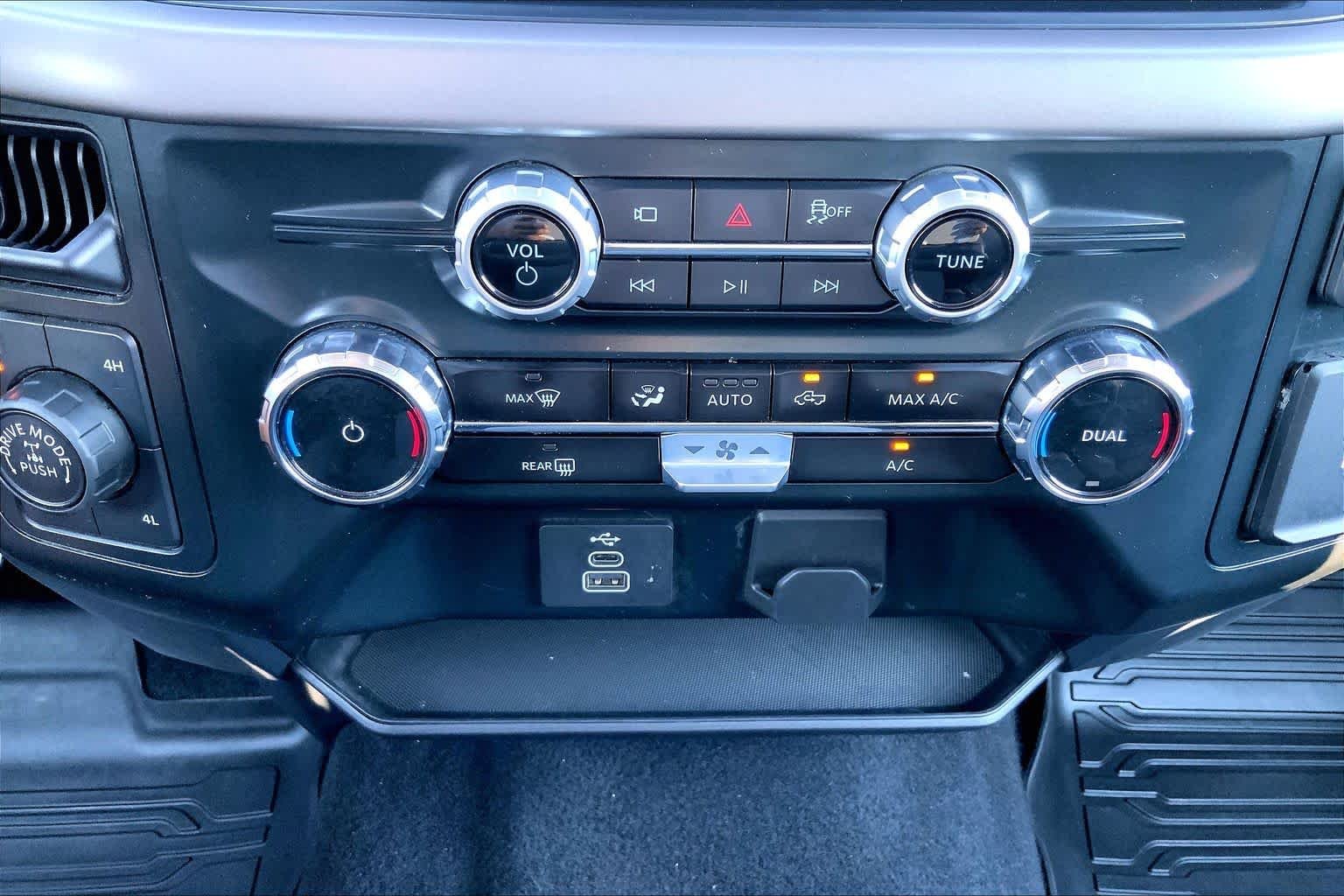 Used 2025 Oxford White Ford XLT image 34