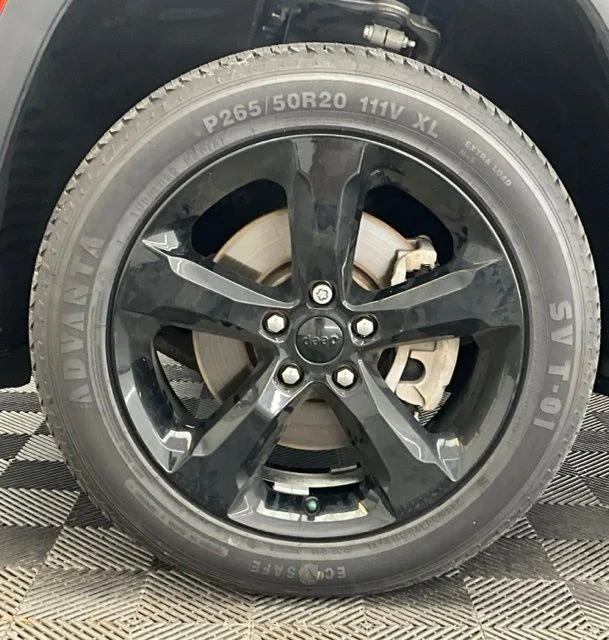 Used 2023 Gray Jeep Altitude image 28