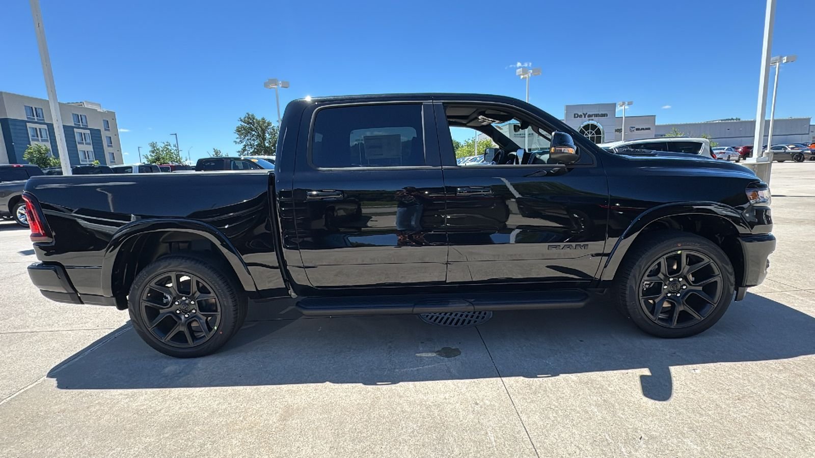 New 2026 Diamond Black Crystal Pearl-Coat Exterior Paint RAM Laramie image 17