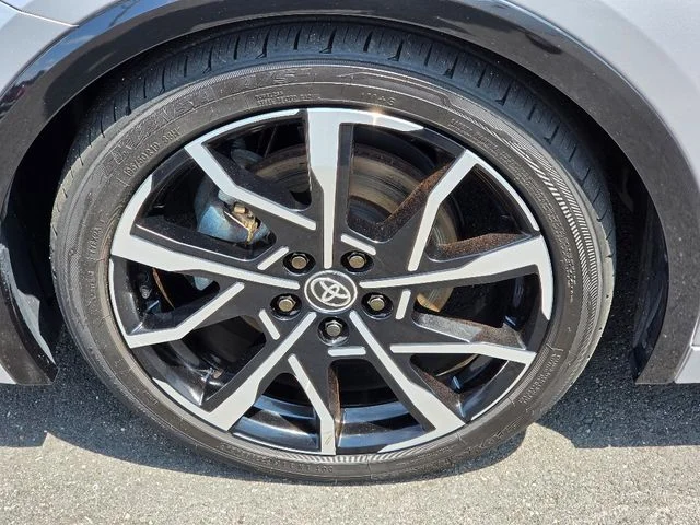 Used 2024  Toyota XSE Premium image 18