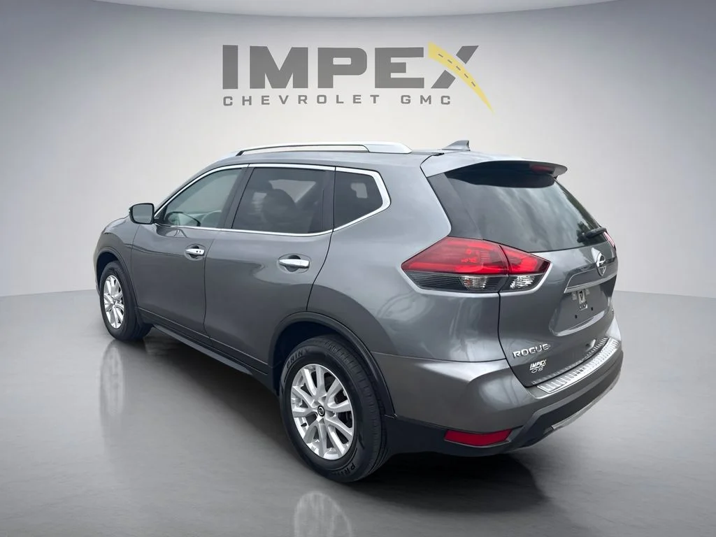 Used 2018 Gray Nissan SV image 3