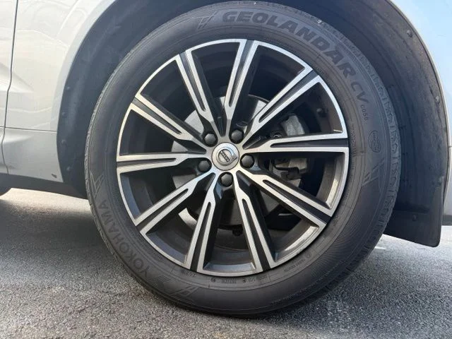 Used 2020 711 Bright Silver metallic Volvo Inscription image 6