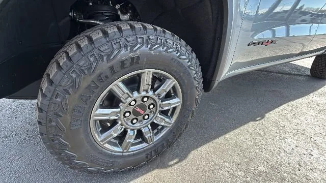 2026 GMC Sierra 1500 AT4X - Photo 9