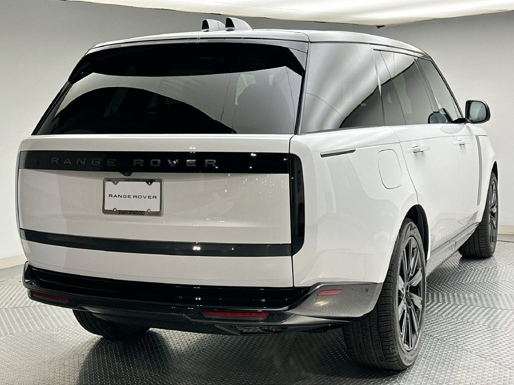 New 2027 Fuji White Land Rover SE image 3