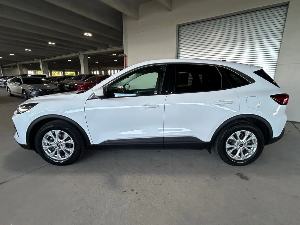 Used 2023 Oxford White Ford Active image 2