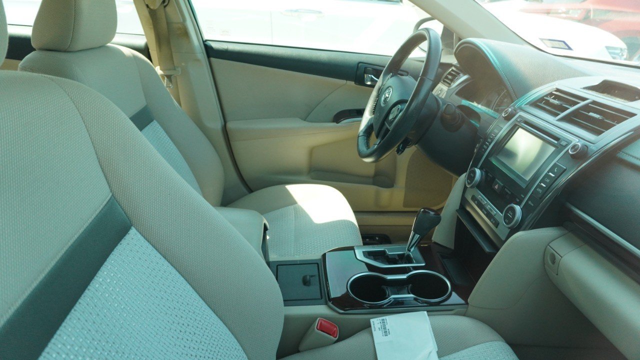 Used 2012 White Toyota XLE image 9