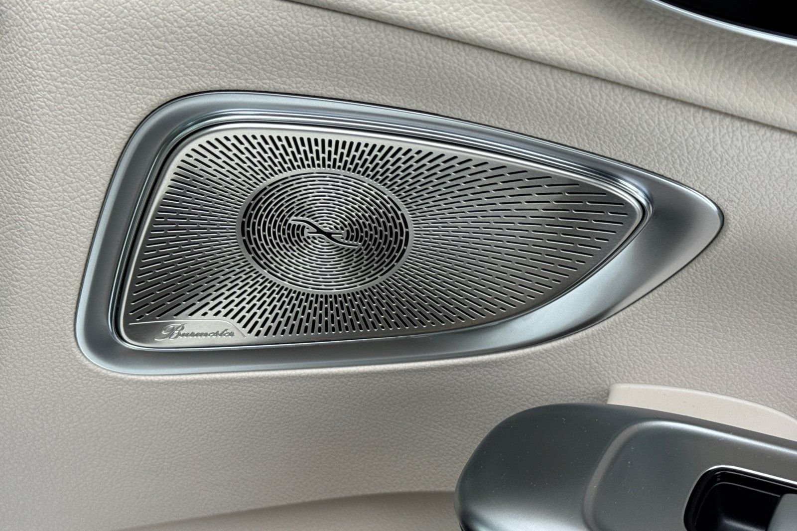 New 2026 Polar White Mercedes-Benz C 300 image 5