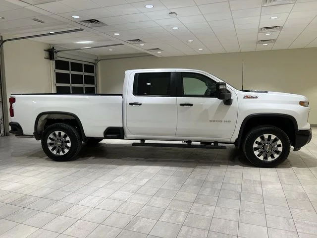 Used 2025 Summit White Chevrolet Custom image 6