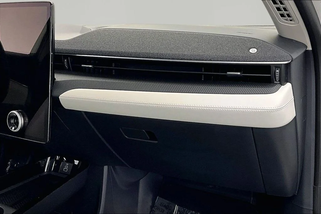 Used 2025 White Metallic Ford Premium image 17