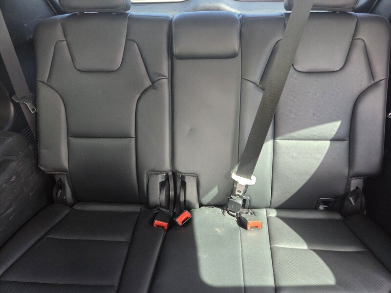 Used 2023 White Kia S image 24
