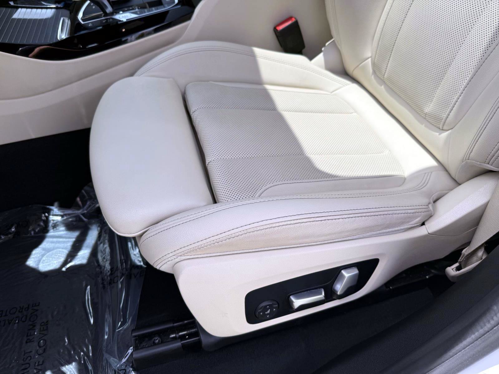 Used 2022 Mineral White Metallic BMW sDrive30i image 22