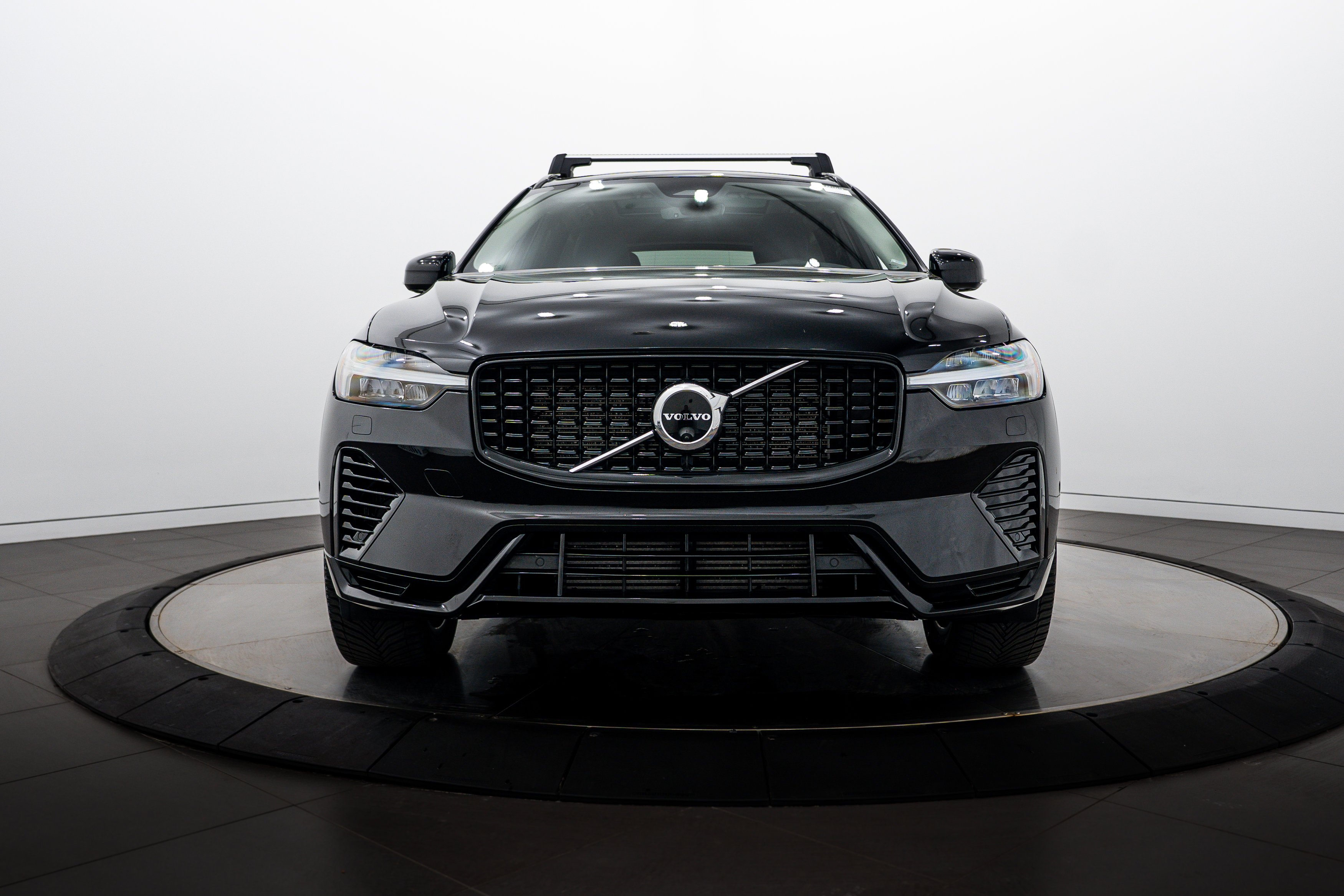Used 2023 Onyx Black Metallic Volvo Ultimate Dark Theme image 26