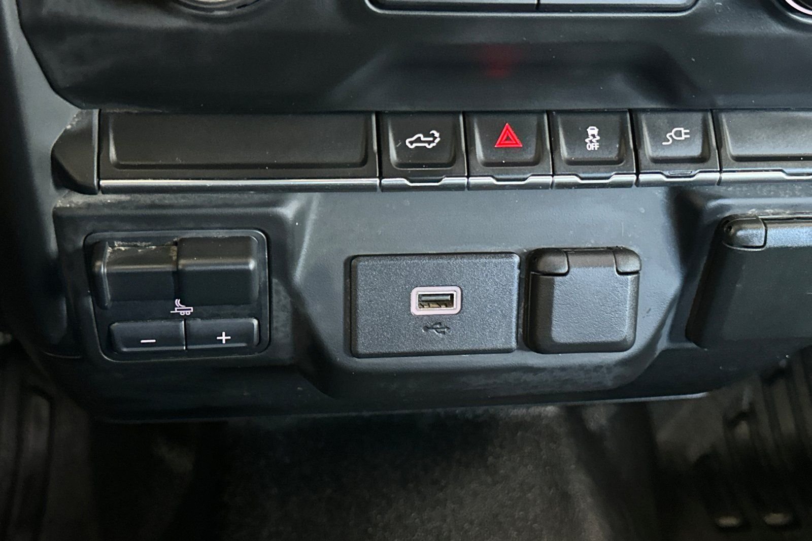 Used 2020 White Chevrolet Work Truck image 28