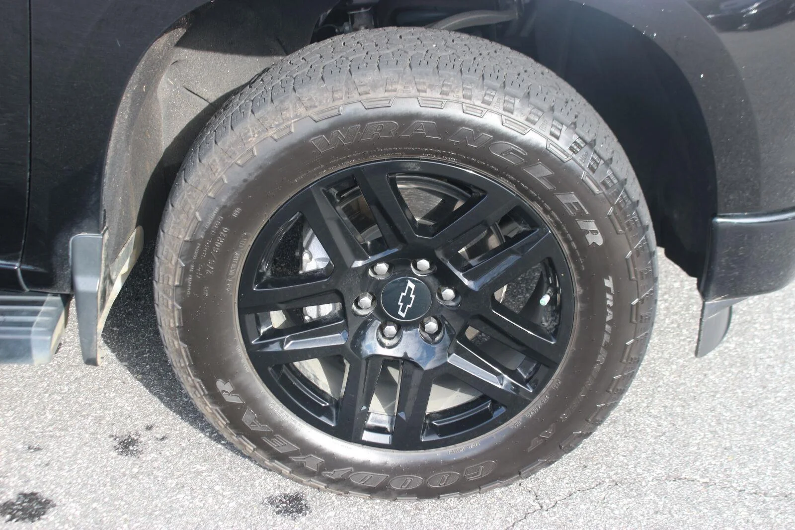 Used 2024 Black Chevrolet High Country image 39