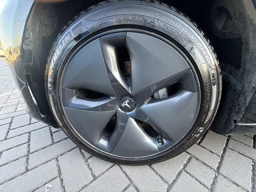 Used 2020  Tesla Standard image 8