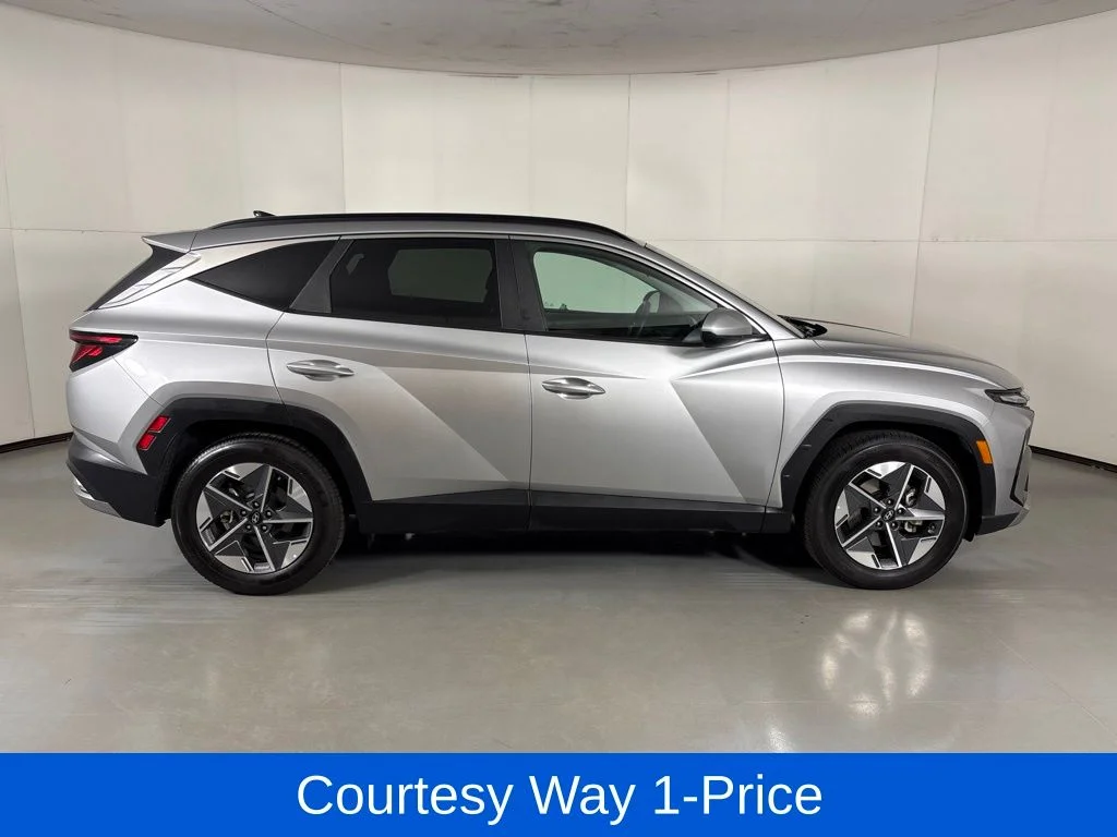 Used 2025 Silver Hyundai SEL image 12
