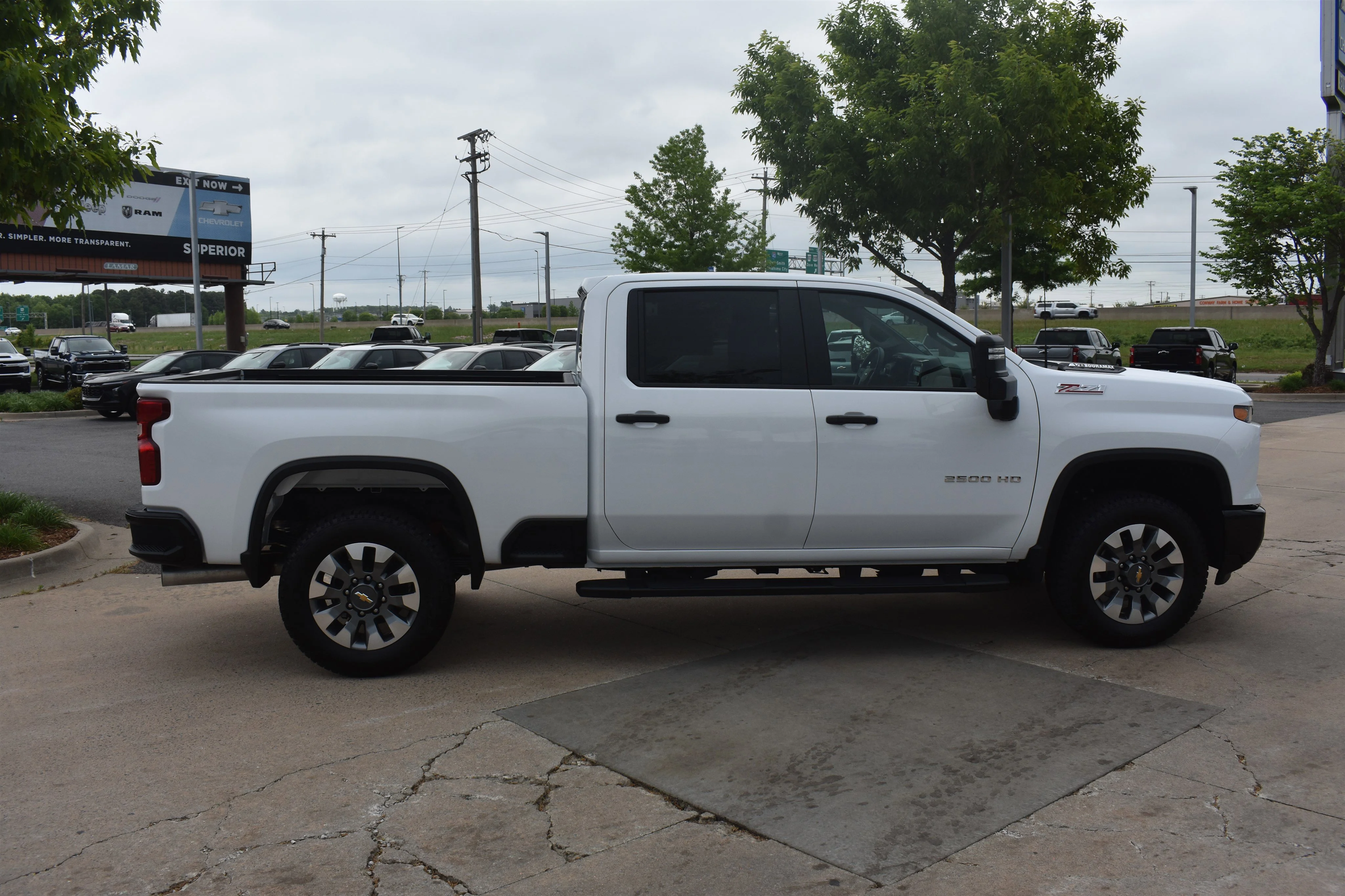 New 2026 Summit White Chevrolet Custom image 4