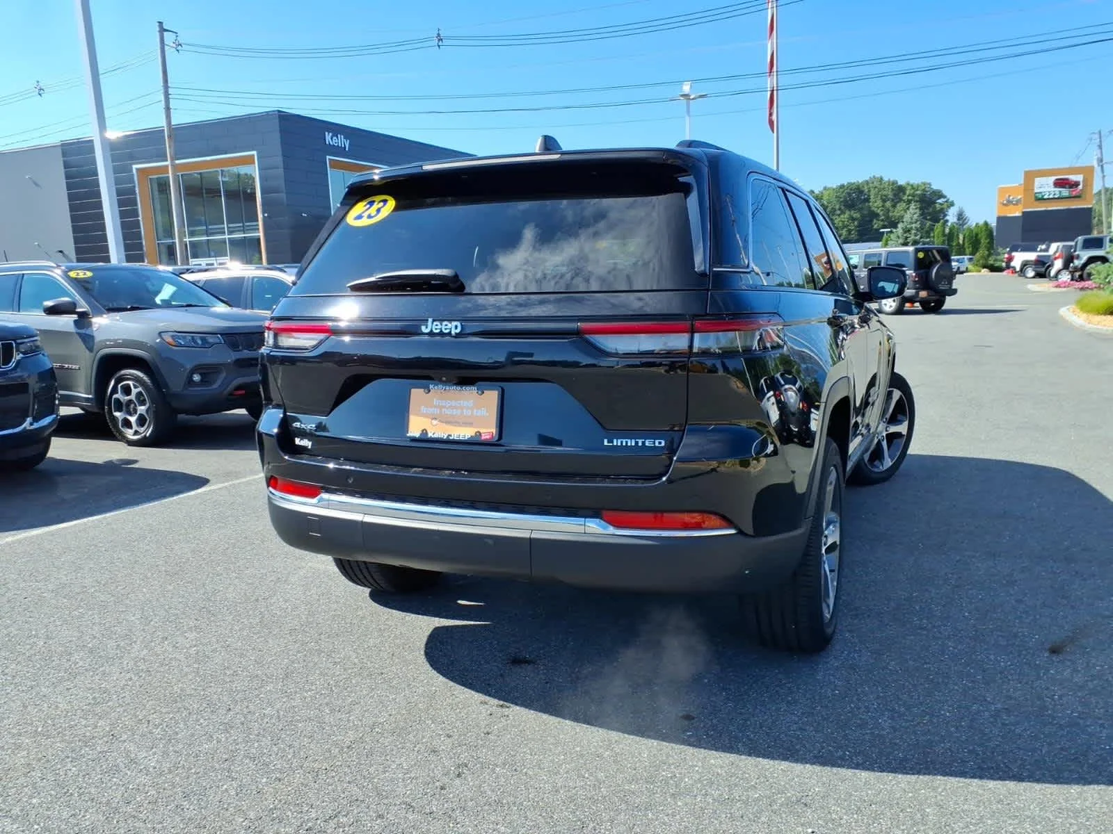 Certified Used 2023 Diamond Black Crystal Pearlcoat Jeep Limited image 8