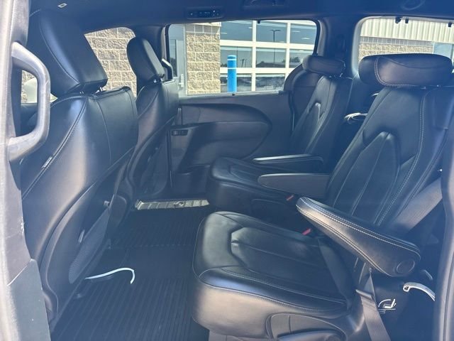 Used 2019 Bright White Clearcoat Chrysler Touring L image 30