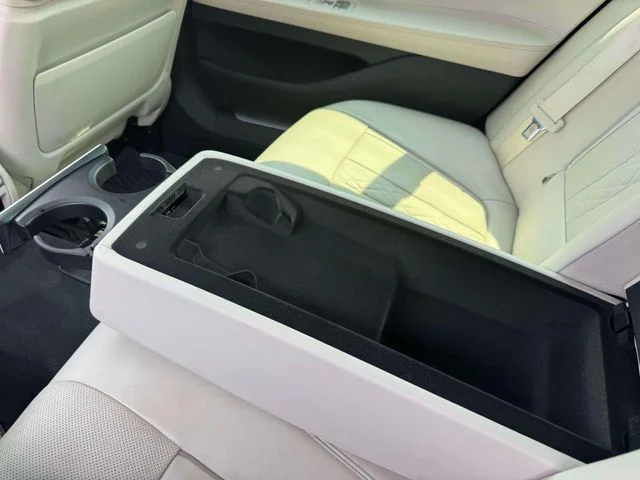 Used 2019 White BMW 750i xDrive image 18