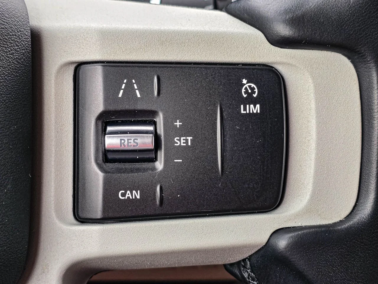 Used 2023 Gondwana Stone Land Rover S image 27