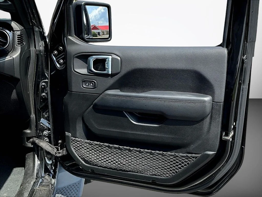 Used 2022 Black Jeep Unlimited Sahara Altitude image 27
