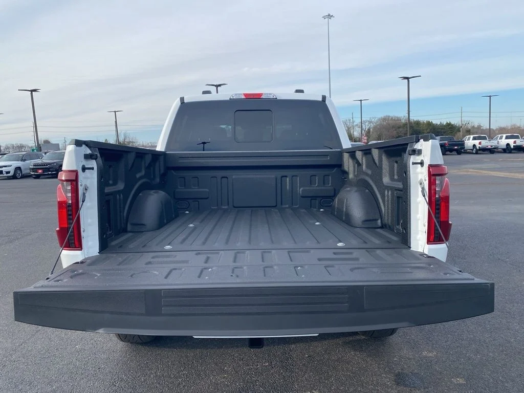 New 2026 Oxford White Ford XLT image 43