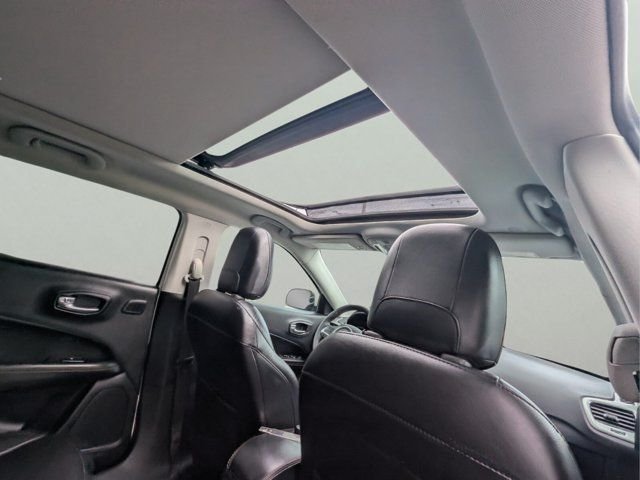 Used 2021 White Jeep Latitude image 40