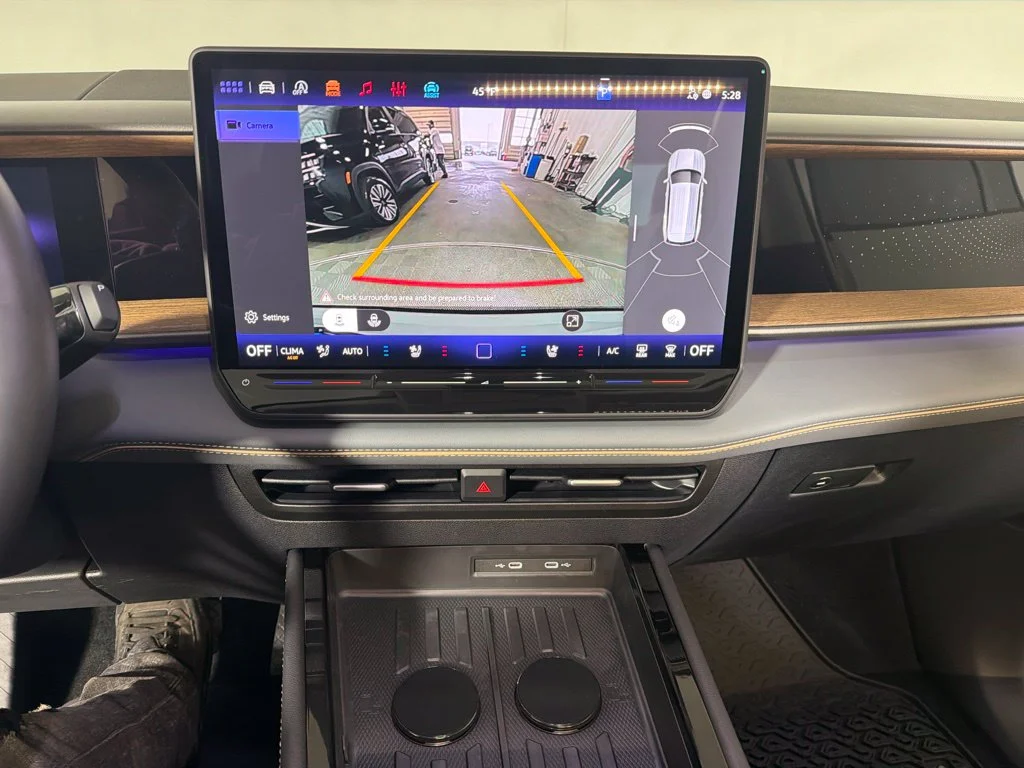 New 2027 Beige/tan Volkswagen SE w/Technology image 16
