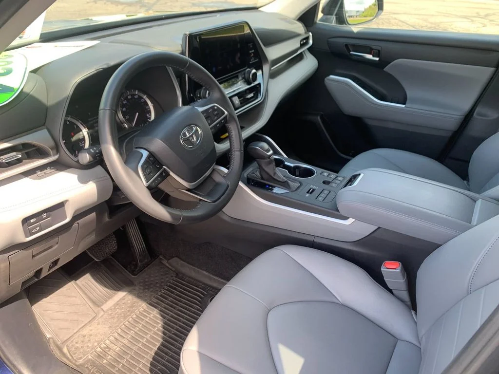 Used 2024  Toyota XLE image 11