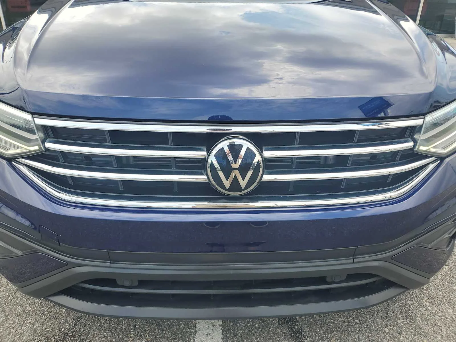 Used 2024 Blue Volkswagen SE image 11