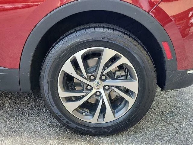Used 2023 Red Buick Essence image 31