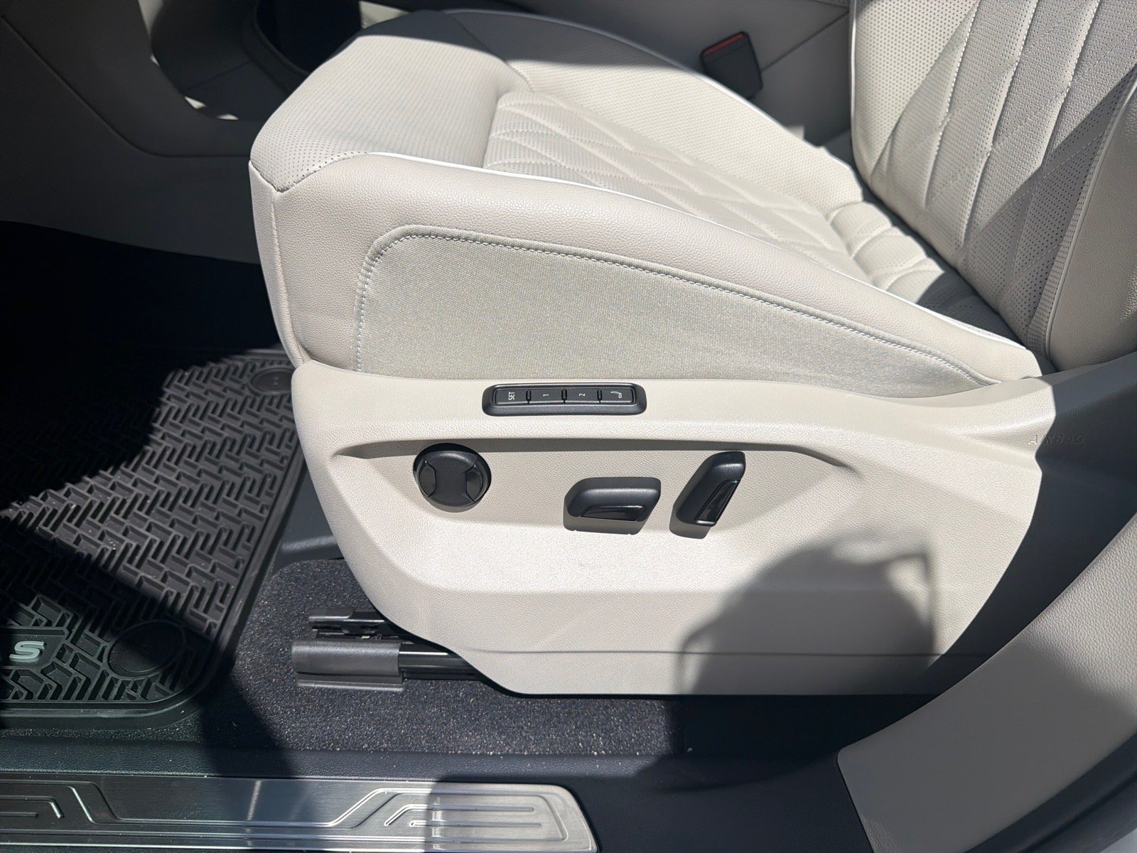 New 2026 Opal White Pearl Volkswagen SEL Premium R-Line 4Motion image 11