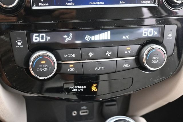 Used 2020 Scarlet Nissan SV image 23