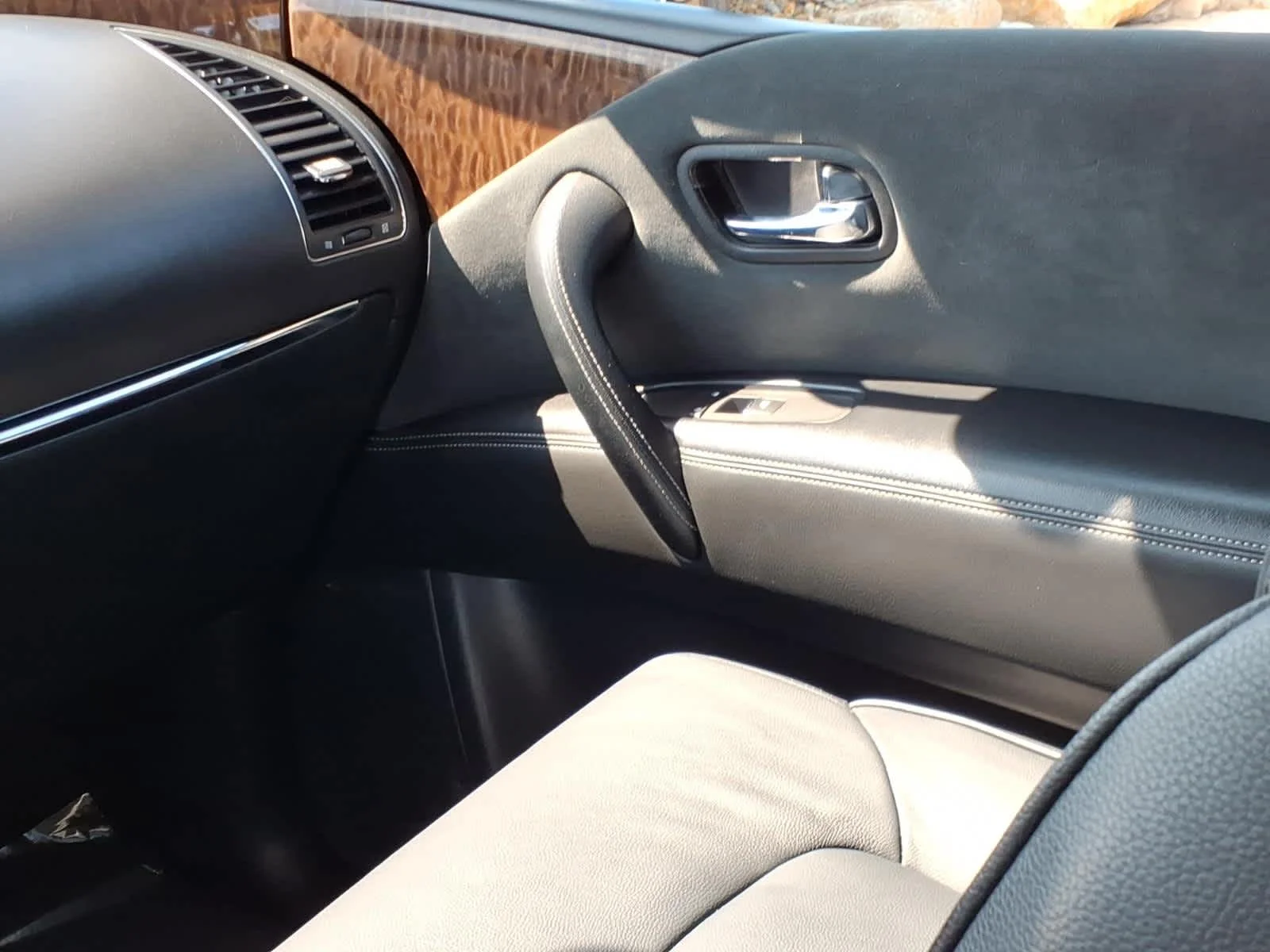 Used 2019 Hermosa Blue Pearl Nissan SV image 17