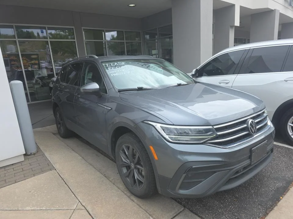 Used 2023 Platinum Gray Metallic Volkswagen SE image 12
