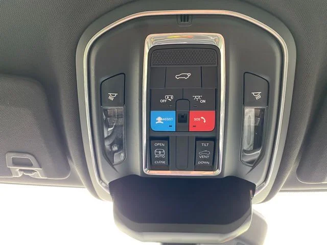 Used 2025 Black Jeep Altitude X image 19