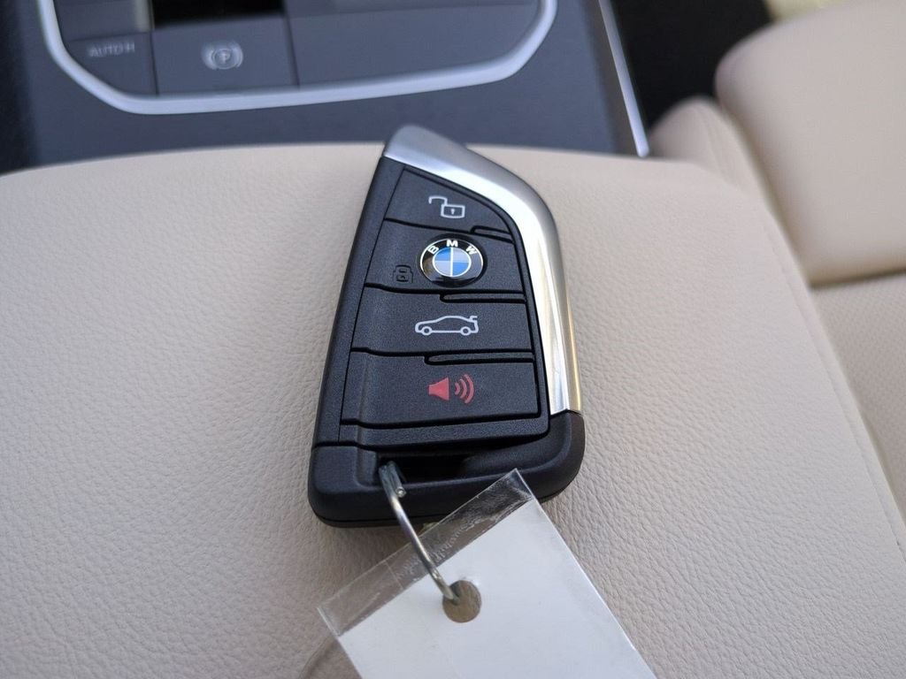 New 2026 White Metallic BMW 330i image 29
