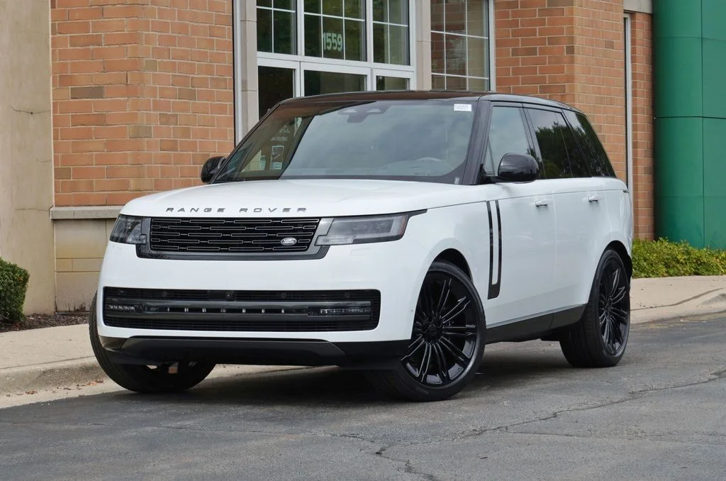 New 2026 Fuji White Land Rover SE image 1