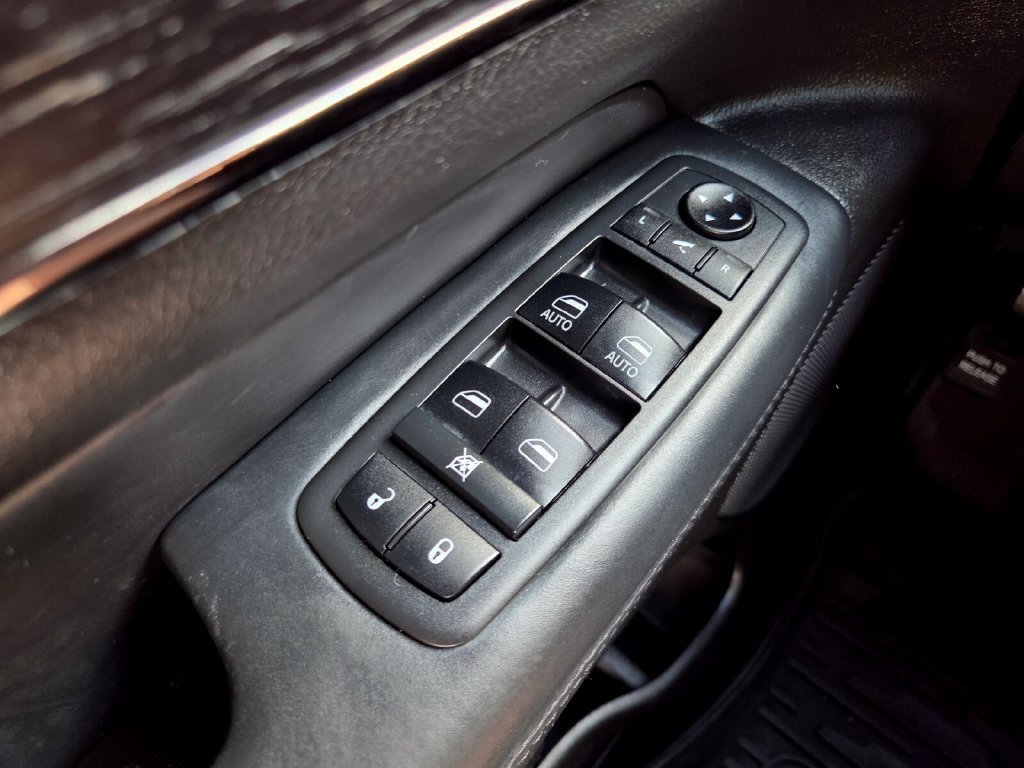 Used 2018 Red Jeep High Altitude image 24